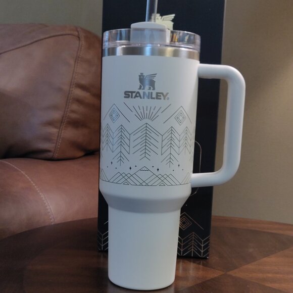 Stanley Winterscape Quencher H2.0 Flowstate 40 oz NEW IN BOX Pale Stone - Picture 3 of 5